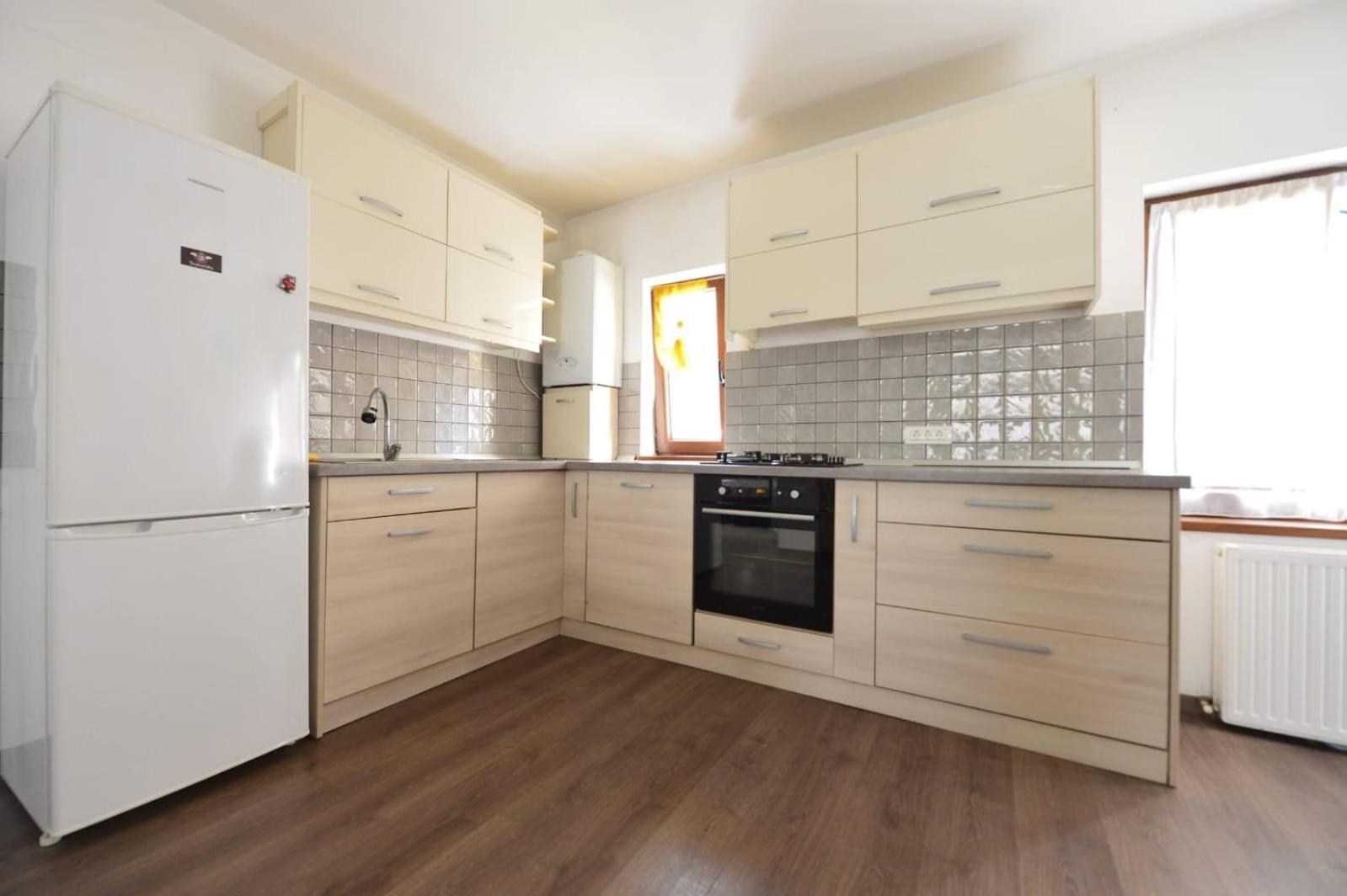 Apartament Astra Bn70 Lägenhet Braşov Exteriör bild